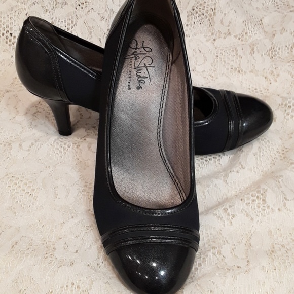 lifestride navy pumps